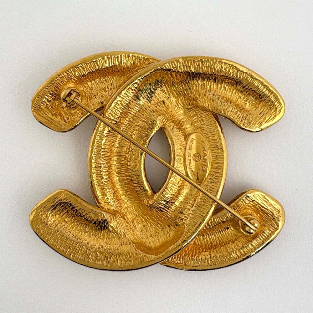 CHANEL Gold Logo Brooch - Picture 2 of 6